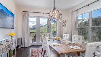 Apartment, Multiple Beds (CASSIDY RIDGE C301- FAWNS LEAP) | Private kitchen | Fridge, microwave, stovetop, dishwasher