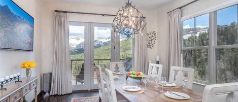 Departamento, varias camas (CASSIDY RIDGE C301- FAWNS LEAP) | Cocina privada | Refrigerador, microondas, parrilla de estufa y lavavajillas