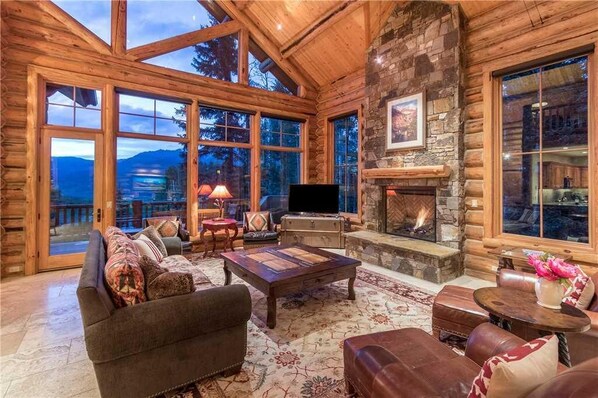 House, 4 Bedrooms | Living room | 42-inch flat-screen TV with digital channels, TV - Palmyra Pines by Exceptional Stays (Telluride)