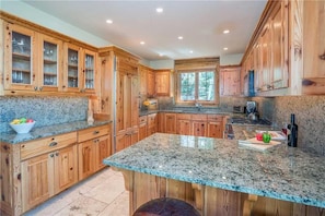 House, 4 Bedrooms | Private kitchen | Fridge, microwave, stovetop, dishwasher - Palmyra Pines by Exceptional Stays (Telluride)