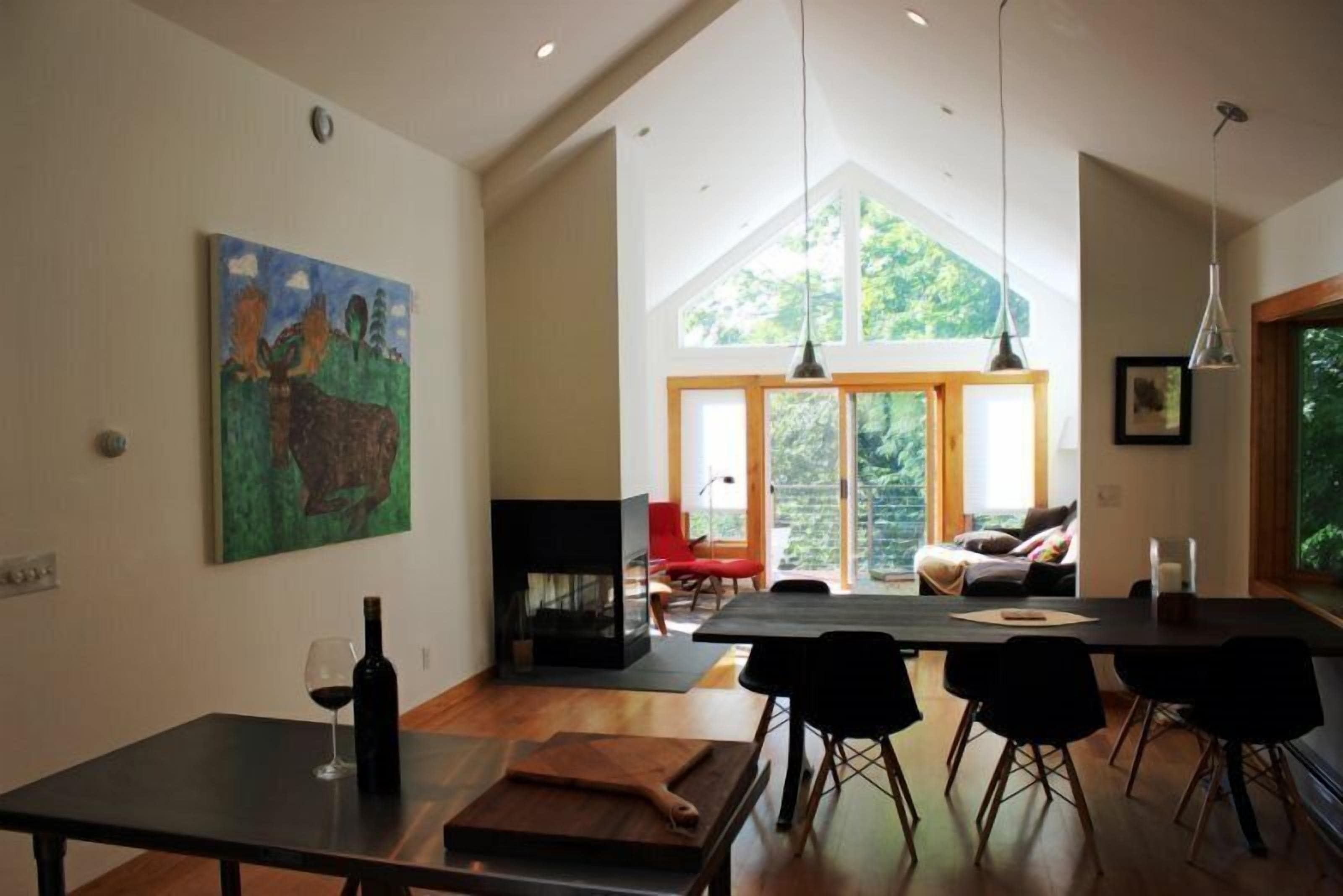 Fridge, microwave, dishwasher, coffee/tea maker