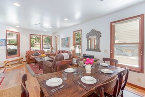 Apartment, Multiple Beds (PACIFIC ST TOWNHOUSE II - Family-Frie) | Private kitchen