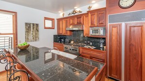 Apartment, Multiple Beds (PACIFIC ST TOWNHOUSE II - Family-Frie) | Private kitchen - Pacific Street Townhouse 2 (Telluride)