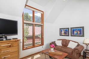 Apartment, Multiple Beds (PACIFIC ST TOWNHOUSE II - Family-Frie) | Living room