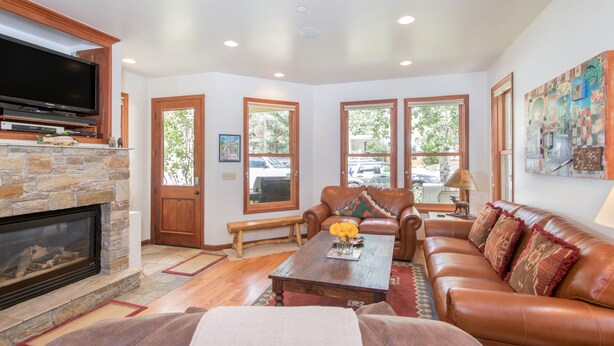 Apartment, Multiple Beds (PACIFIC ST TOWNHOUSE II - Family-Frie) | Living room - Pacific Street Townhouse 2 (Telluride)