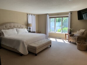 4 عدّة غرف نوم ومكتب ومكواة/لوح كي وسرير سفر