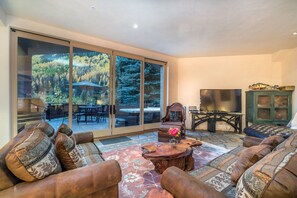 Townhome, 3 Bedrooms | Living room