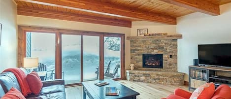 Condo, Multiple Beds (RIVERSIDE B02) | Living room | Flat-screen TV, fireplace