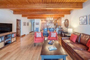 Condo, Multiple Beds (RIVERSIDE B02) | Living room