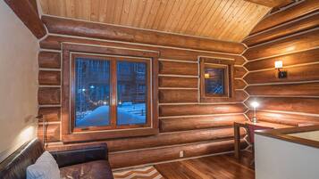 Townhome, 4 Bedrooms | Living room | 42-inch flat-screen TV with digital channels, TV, table tennis