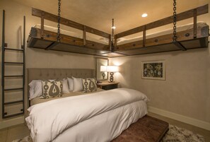 House, 4 Bedrooms | 4 bedrooms, premium bedding, individually decorated - South OAK Pearl by Exceptional Stays (Telluride)