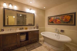 Bathroom - South OAK Pearl by Exceptional Stays (Telluride)