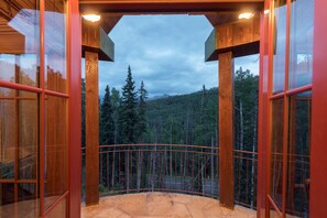 House, Multiple Beds (STONEGATE CHALET) | Balcony
