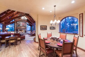 獨棟房屋, 多張床 (STONEGATE CHALET) | 私人廚房 | 電冰箱、微波爐、爐台、洗碗機