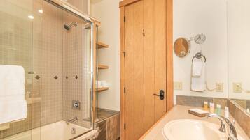 Condo, 2 Bedrooms | Bathroom | Hair dryer, towels