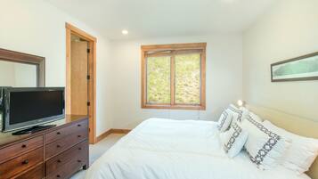 Condo, 2 Bedrooms | 2 bedrooms, premium bedding, individually decorated