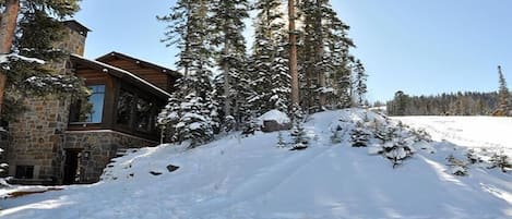 อพาร์ทเมนท์, หลายเตียง (TWO TRAILS - Luxury Home, Ski-in/Ski-) | บริเวณภายนอก