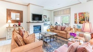 아파트, 침대(여러 개) (VILLAGE CREEK 8 - Slopeside Condo, Mo) | 거실