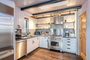 Townhome, 4 Bedrooms | Private kitchen