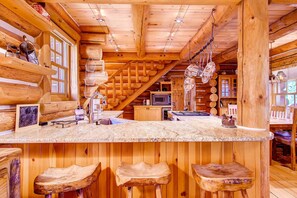 Talo, 3 makuuhuonetta | Yksityinen keittiö | Jääkaappi, mikroaaltouuni, kahvin-/teenkeitin