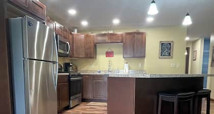 Our Boatyard Loft and Suites Unit A
