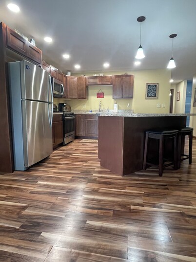 Our Boatyard Loft and Suites Unit A