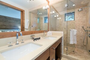 Condo, 2 Bedrooms | Bathroom | Hair dryer, towels