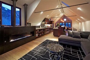 獨棟房屋, 多張床 (NORTH WILLOW) | 客廳 | 電視、壁爐