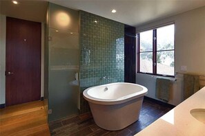 House, Multiple Beds (NORTH WILLOW) | Bathroom | Hair dryer