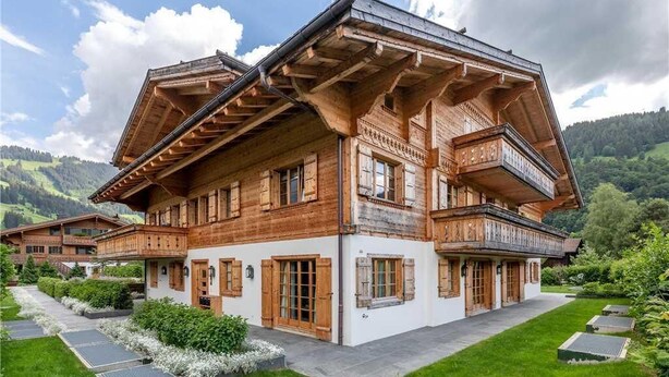 Unclassified image, 1 of 33, button - Gstaad (Saanen)