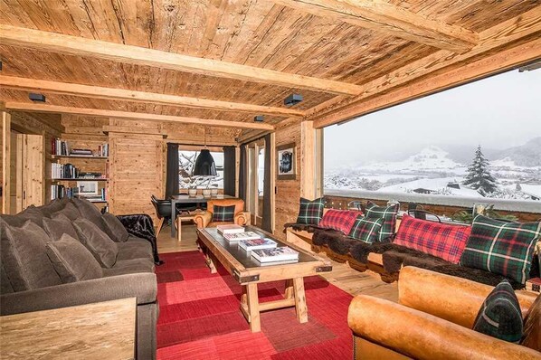 Villa - flere senge (Chalet Isabel Penthouse) | Stue | Tv, pejs