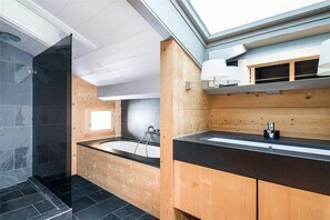 Villa, Multiple Beds (Chalet Isabel Penthouse) | Bathroom
