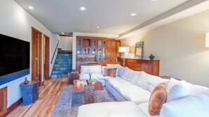 Interior - Crystal View by Exceptional Stays (Telluride)