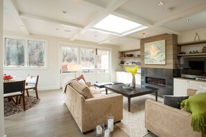 Condo, 4 Bedrooms | Living room