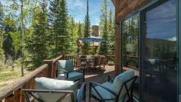 House, 4 Bedrooms | Balcony
