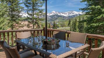 House, 4 Bedrooms | Balcony