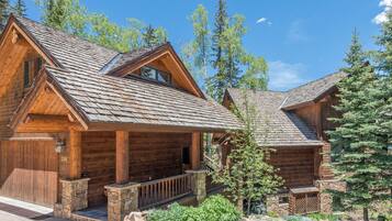 House, 4 Bedrooms | Exterior