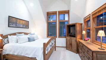 Townhome, Multiple Beds (SOUTH PACIFIC) | 3 bedrooms, premium bedding, free WiFi