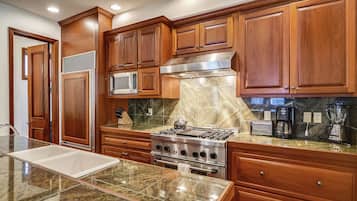 Townhome, Multiple Beds (SOUTH PACIFIC) | Private kitchen | Fridge, microwave, stovetop, dishwasher