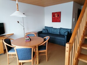 Apartment, Kitchen | Living area | TV - Gasthof Kreuz am Escheck (Furtwangen)