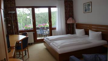 Chambre Affaires avec lits jumeaux, 1 trĂšs grand lit, non-fumeurs | Coffres-forts dans les chambres, rideaux occultants