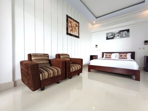 Deluxe Double Room - La Montana (Gobleg)