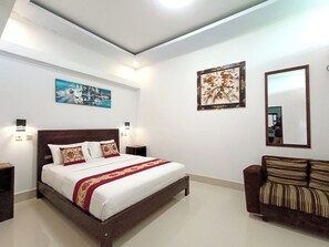 Deluxe Double Room | Hypo-allergenic bedding, desk, laptop workspace, blackout drapes