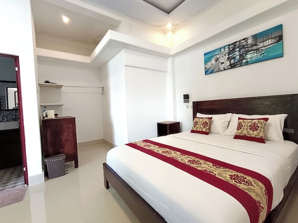 Habitación doble Deluxe | Ropa de cama hipoalergénica y escritorio 