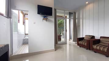 Deluxe Double Room | Hypo-allergenic bedding, desk, laptop workspace, blackout drapes