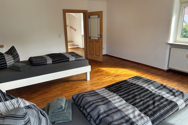 Wohnung Tom Helle FEWO mit 3 Schlafräumen, Platz für 6 Personen, Küche und Balkon und kost
