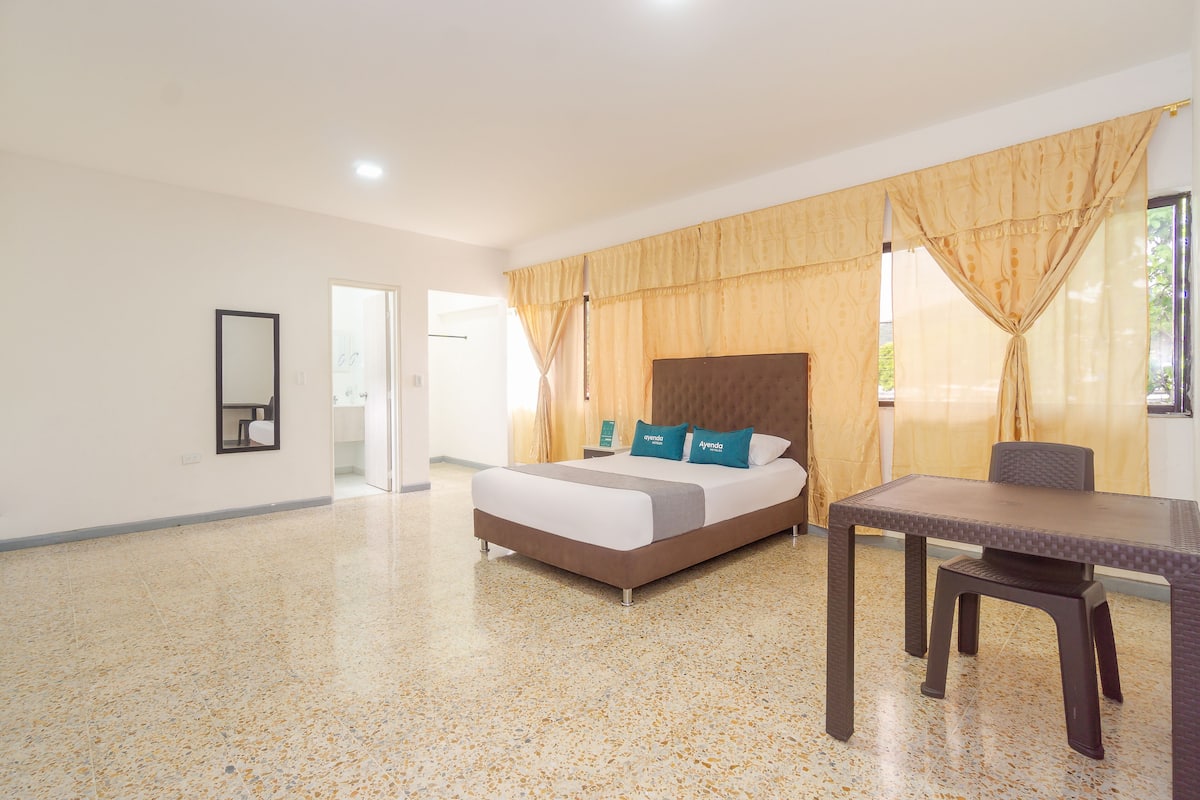 Double Room | Soundproofing, iron/ironing board, free WiFi, bed sheets