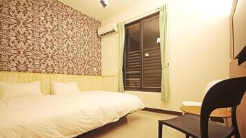 Työpöytä, äänieristys, ilmainen Wi-Fi, vuodevaatteet