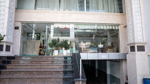 A hotel entrance with a marble staircase leading up to a glass door. - Tu Phuong Hotel (Ho Chi Minh City)