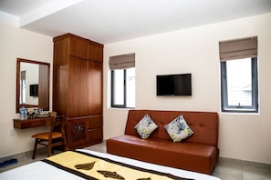 Deluxe Double Room | Minibar, desk, iron/ironing board, free WiFi - Tu Phuong Hotel (Ho Chi Minh City)